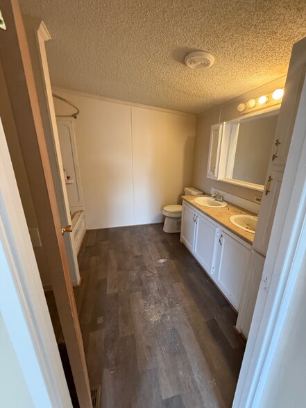 Building Photo - 2500 Mann Rd