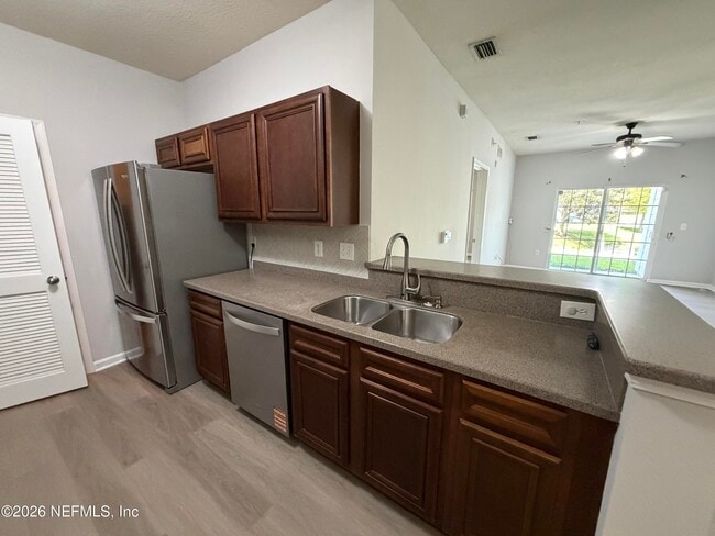 Building Photo - 8201 Green Parrot Rd