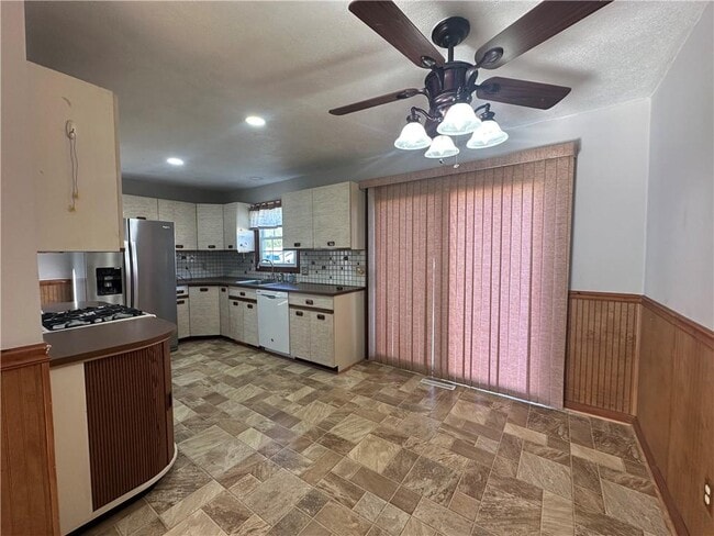 Building Photo - 65 Ingalls St