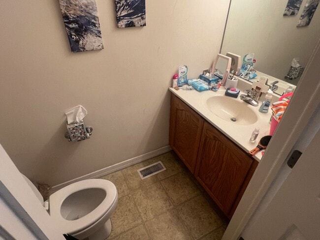 Building Photo - 4 Bedroom, 2.5 Bath Townhome - Available A...