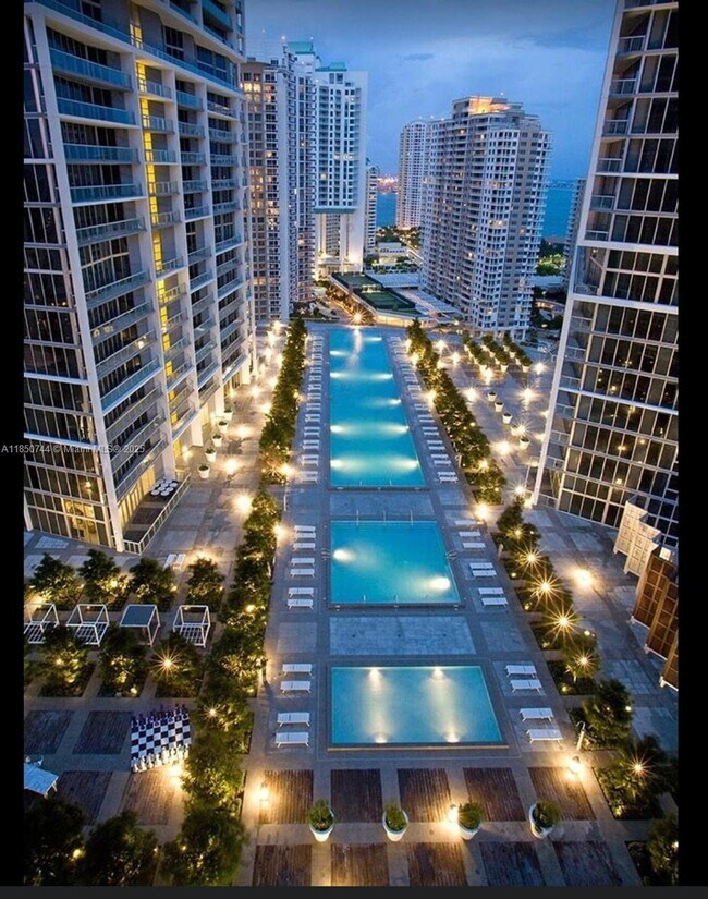 Building Photo - 475 Brickell Ave
