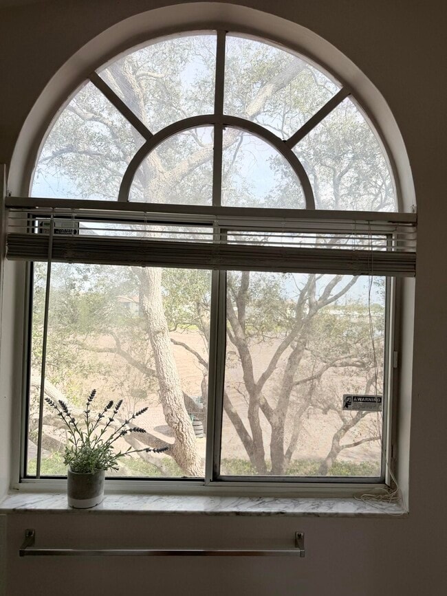 Building Photo - 13206 Glenmoor Dr