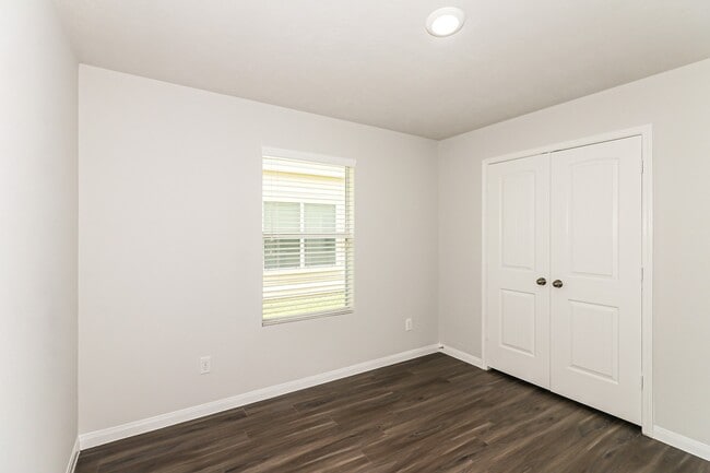 Building Photo - 810 Desoto Dr