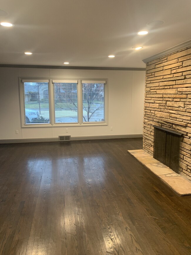 Building Photo - 1720 Dorchester Pl