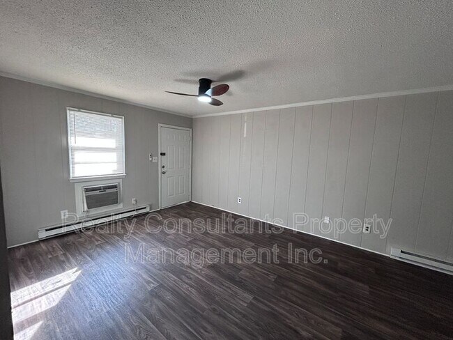 Building Photo - 115 Cox Ave