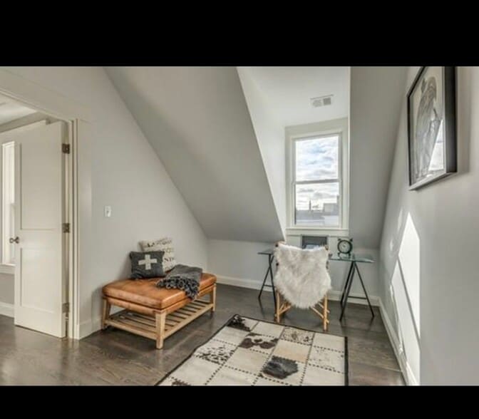 Building Photo - 18 Rush St