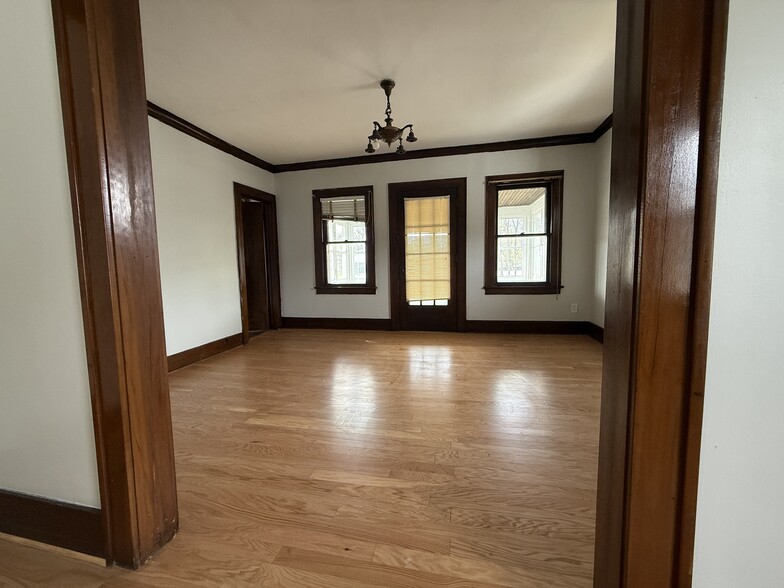 Building Photo - 318 Scio St
