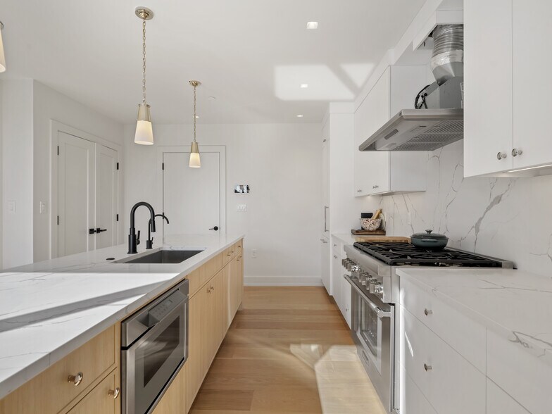 Building Photo - 116 Sherman St