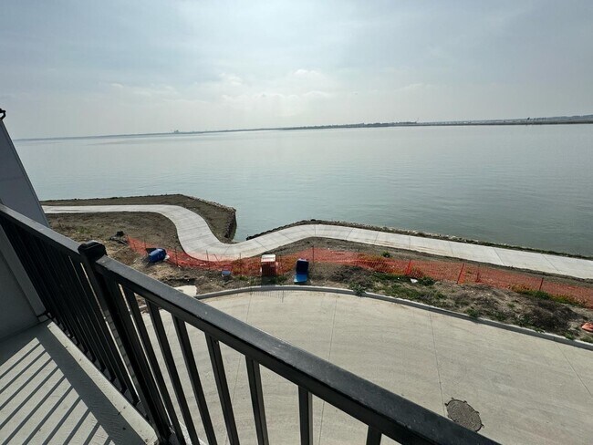Building Photo - 702 Resort Dr