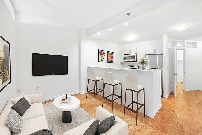 Primary Photo - 30 W 18th St