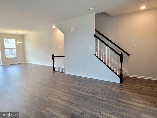 Building Photo - 754 Union St