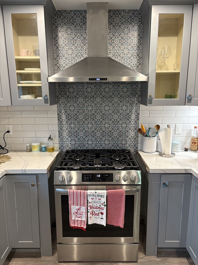 Building Photo - 148 Galsworthy St