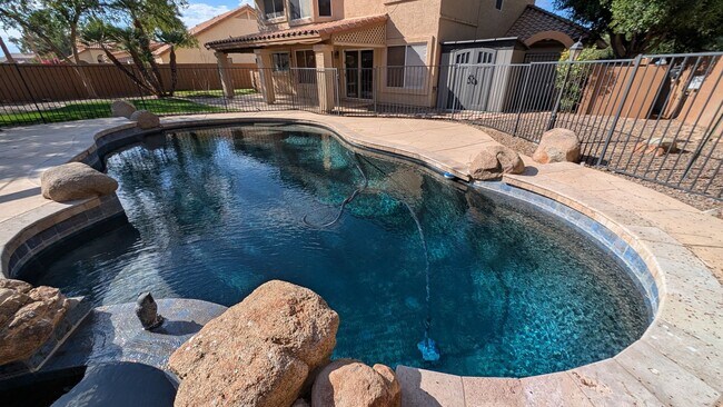 Building Photo - 4 Bedroom Home in the Waters Edge at Ocotillo Community Near W Queen Creek Rd and S Dobson Rd!
