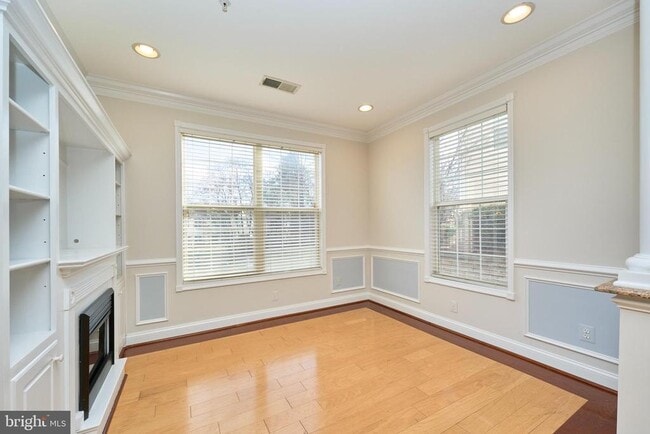 Building Photo - 43865 Hickory Corner Terrace