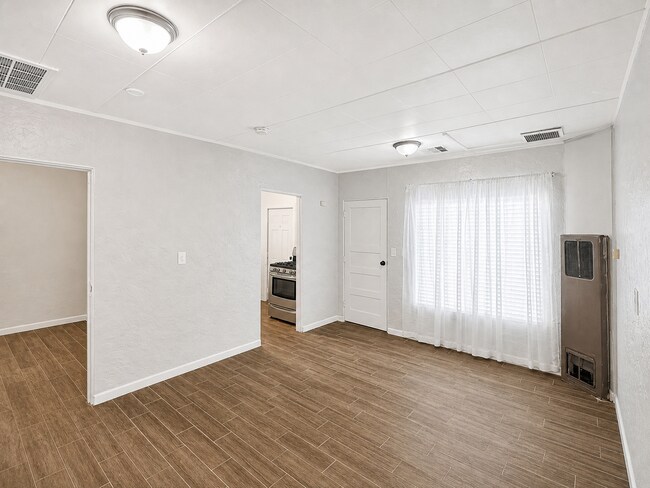 Building Photo - 5915 W Palmaire Ave