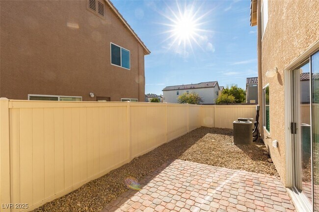 Building Photo - 5660 N Balsam St