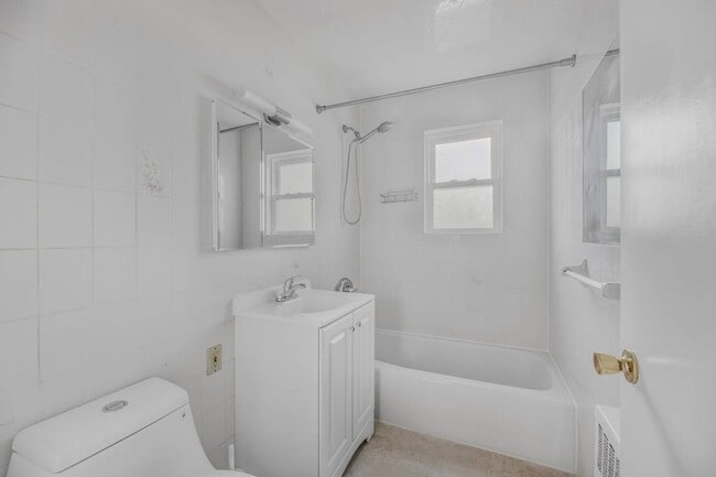 Building Photo - 120 Woodside Ave