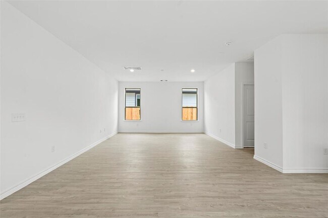 Building Photo - 15226 Cyn Rpds Rd