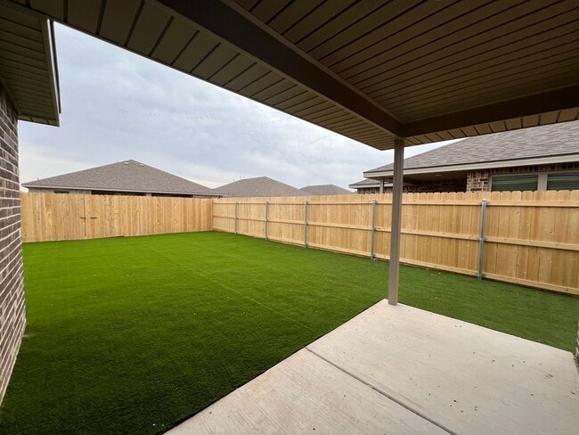 Building Photo - 3/2/2 in Bell Farms available June!!
