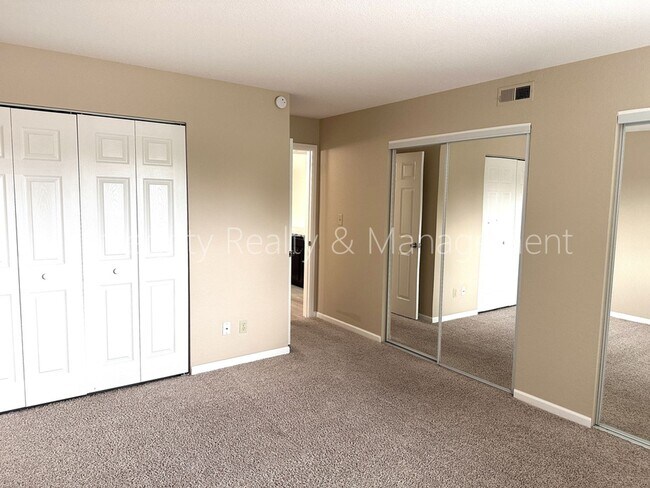 Building Photo - 13095 W Cedar Dr