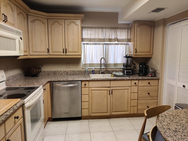 Building Photo - 4200 S Ocean Blvd