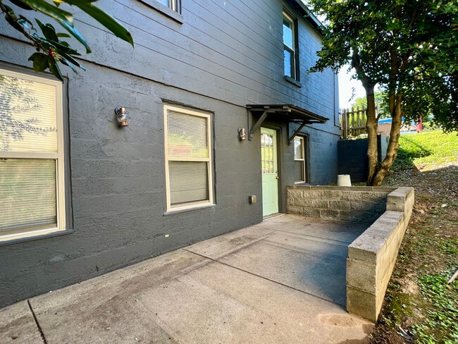 Building Photo - 835 Porter Rd