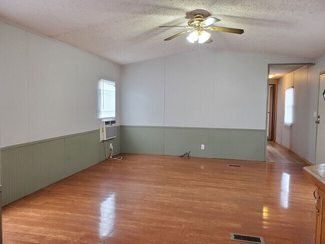 Building Photo - 200 cedar cove lane