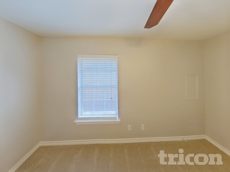 Building Photo - 185 Trout St