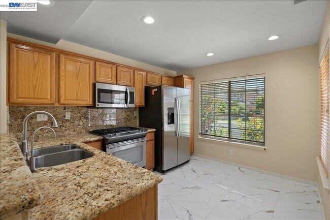 Building Photo - 38806 Litchfield Cir