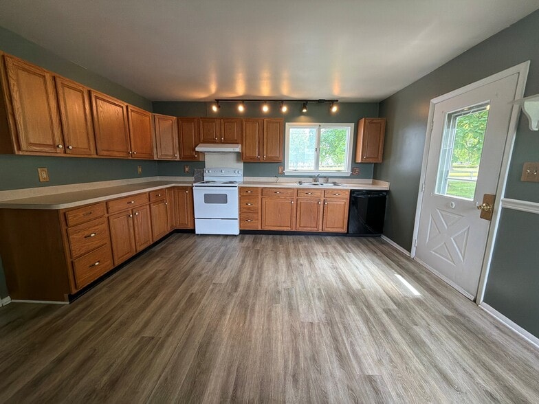 Kitchen - 1334 S York St