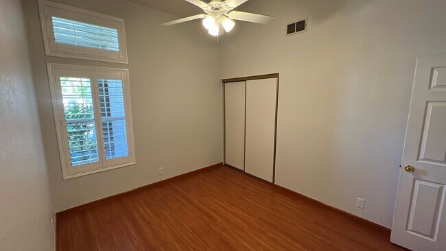Building Photo - West Palmdale Home
