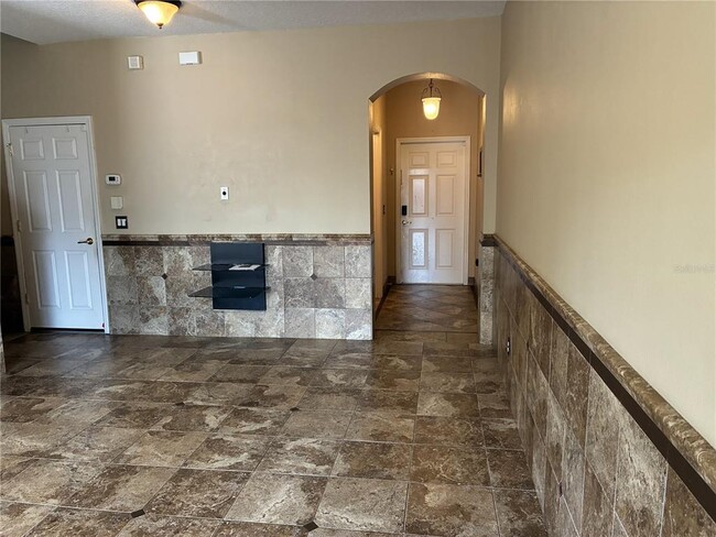 Building Photo - 2850 Retreat View Cir