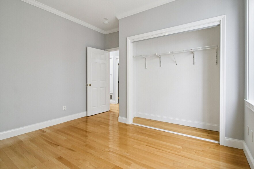 Building Photo - 163 Rae Ave