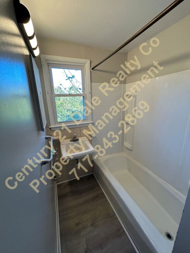 Building Photo - Meade Street 215-217