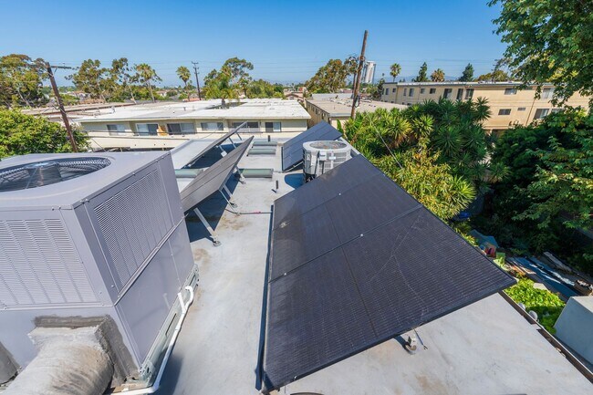 Building Photo - Stunning Custom Home in Del Rey