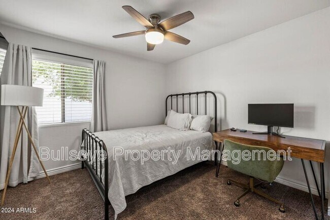 Building Photo - 3402 E Menadota Dr