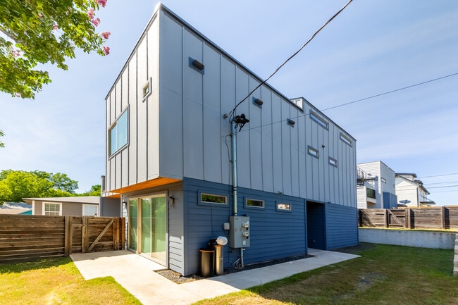 Building Photo - 2014 E 9th St