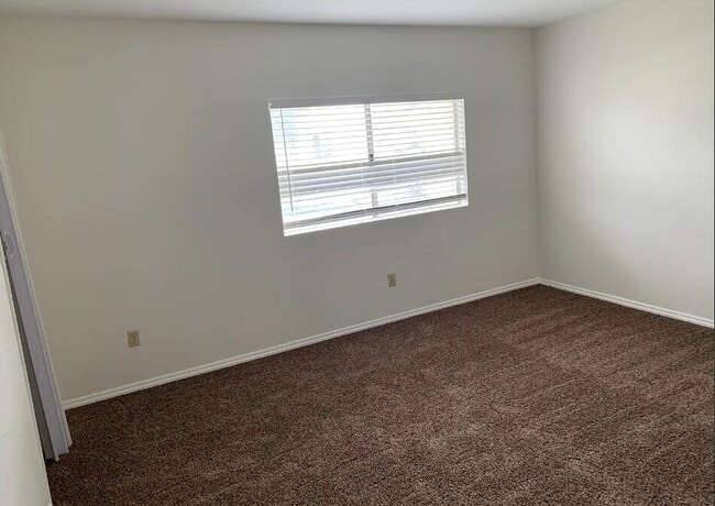 Building Photo - 40215 Harris Ln