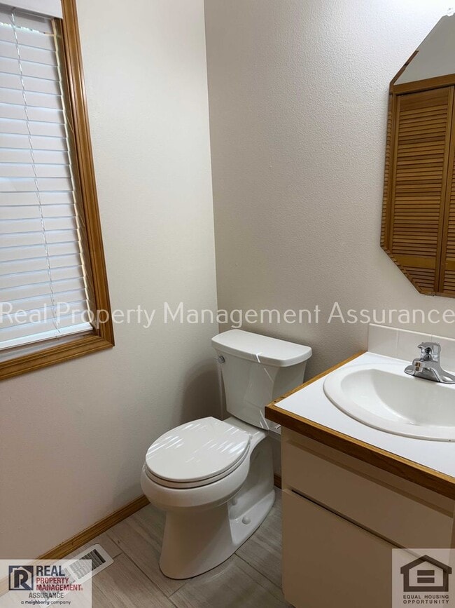 Building Photo - 470 SW 150th Ave