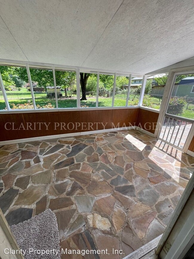 Building Photo - 3 br, 2 bath House - 917 Towanda Trail
