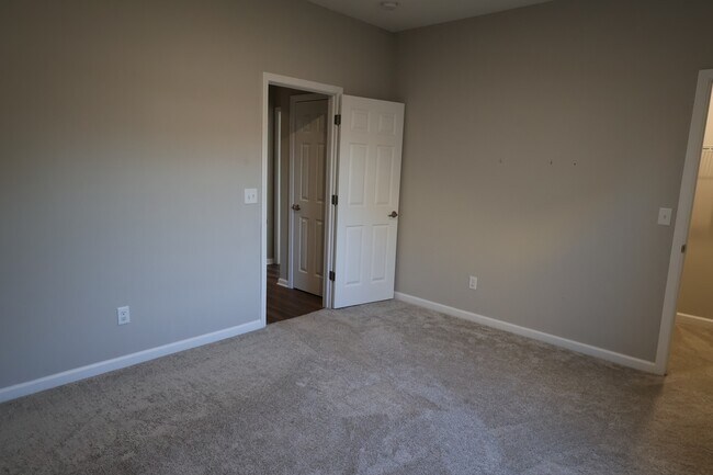 Building Photo - 2951 Daylily Dr