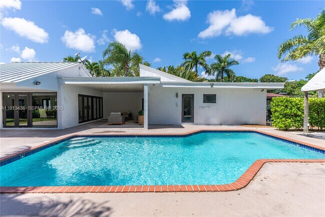 Building Photo - 6900 SW 136th St