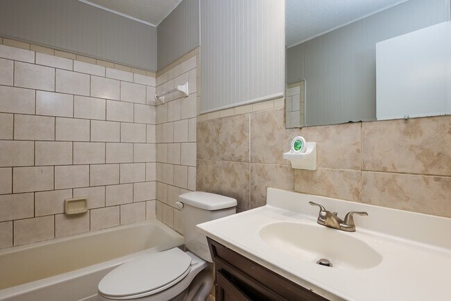 Building Photo - 111 Cornell Dr