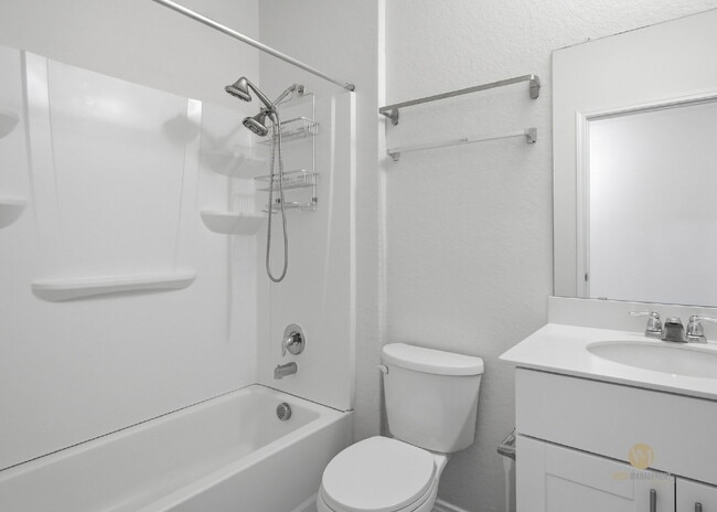 Building Photo - Welcome to this beautifully maintained 2022-built home in the Davis Ranch community!