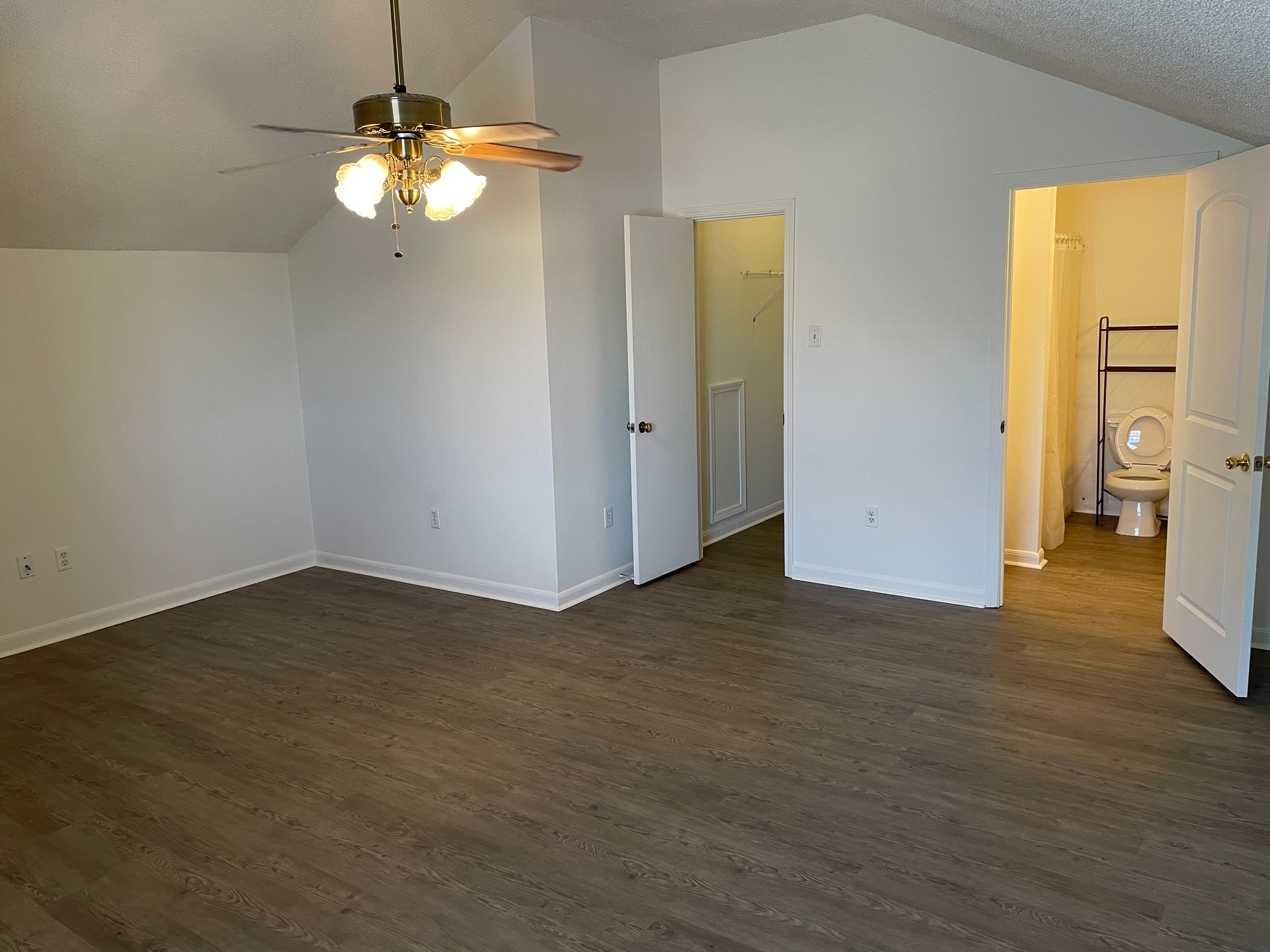 Building Photo - 214 Gloria St