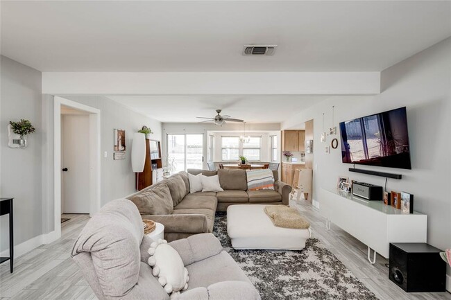 Building Photo - 11512 Oak Trail