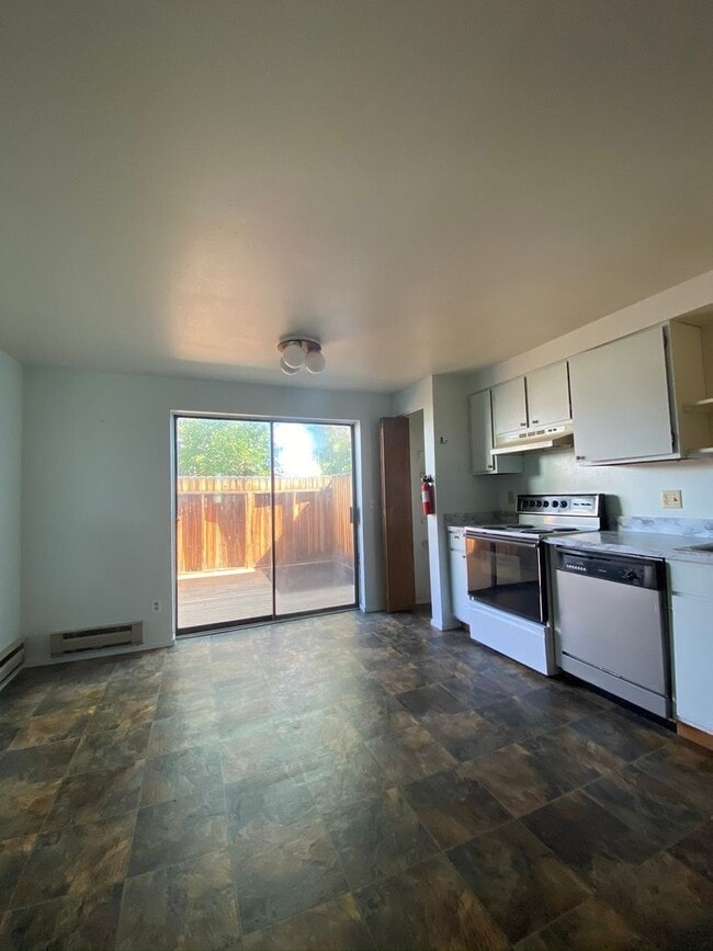 Building Photo - City of Gunnison Spacious 2 bedroom/2.5 bath!