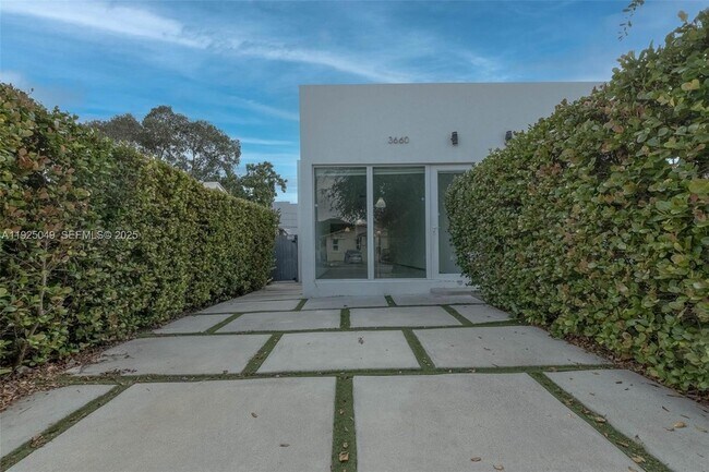 Building Photo - 3660 SW 24th Ter