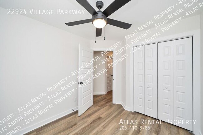 Building Photo - 22924 Village Pkwy