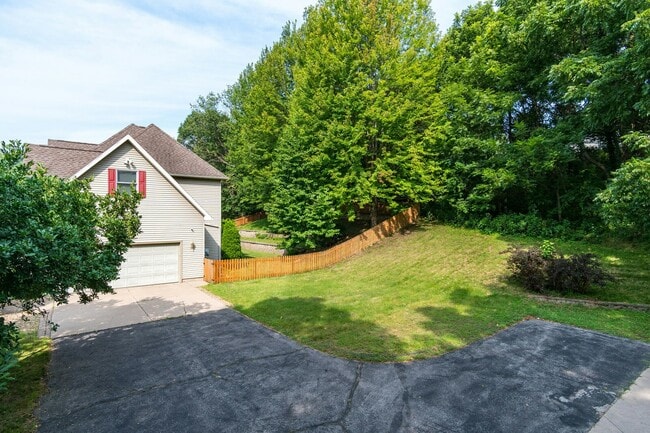 Building Photo - 509 Green Coulee Rd